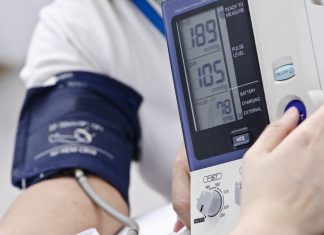 Hjartsláttur og blóðþrýstingur, hvað er rétt og hvað ekki? Blóðþrýstingur mældur